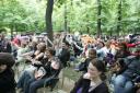 public-participatif-sous-la-pluie.jpg